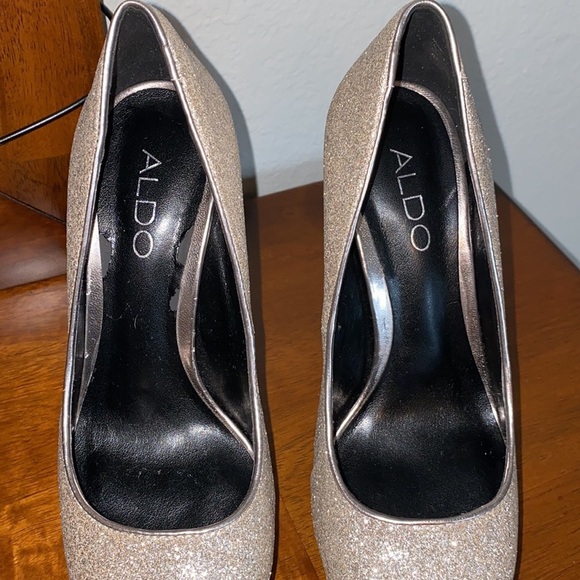 Aldo Woman’s Glitter Round Toe Platform High Heels Gold Size 6 - Picture 4 of 12